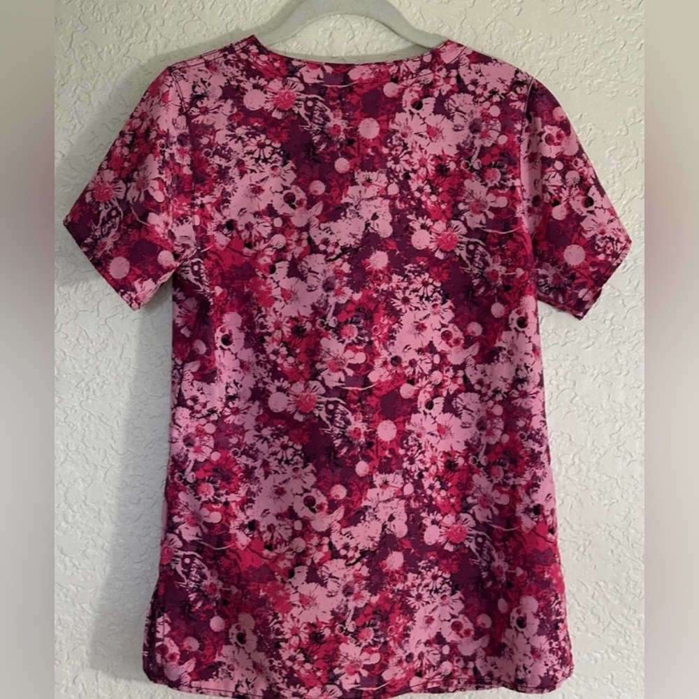 Carhartt Force Modern Fit Pink Floral Print V Neck Scrub Top Women’s Size‎ Small